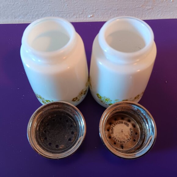 Vintage salt and pepper shaker set - Picture 7 of 7